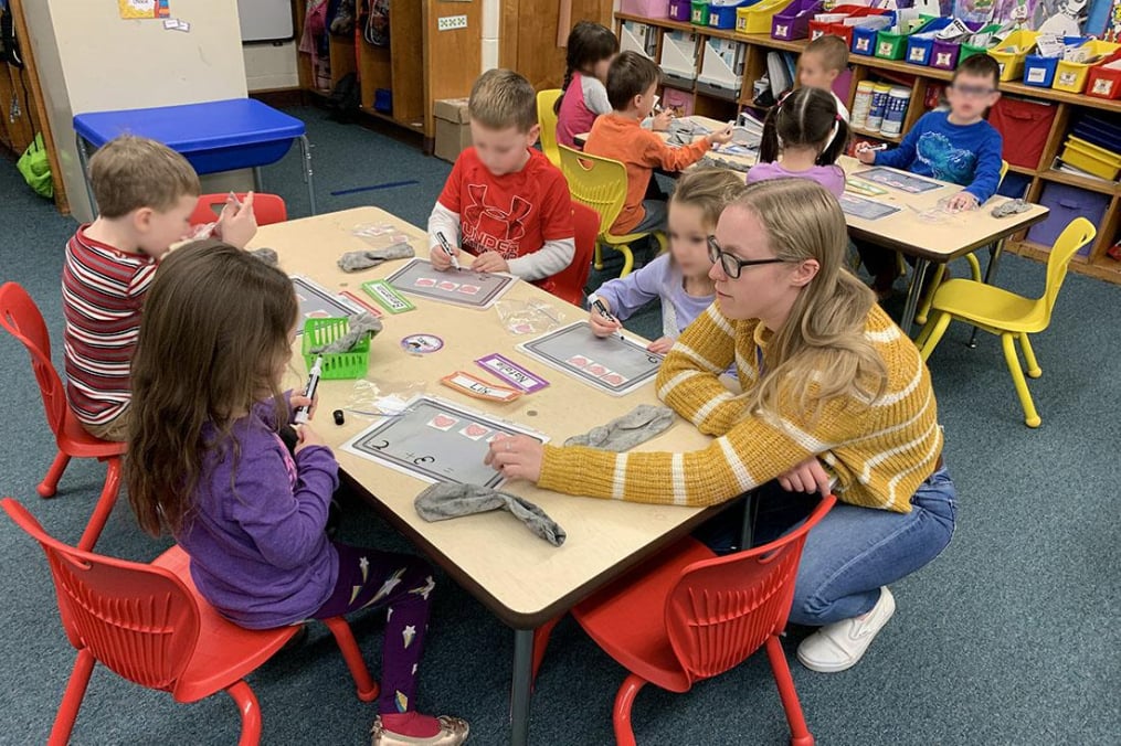 Adeline Bradley '22, helps kindergarteners with their work during her January Field Period®.