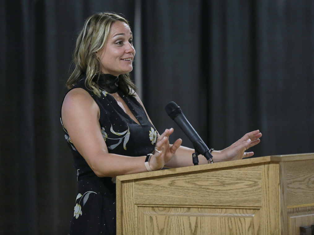 Dr. Arthur F. Kirk, Jr. Athletics Hall of Fame inductee Laura Hart Puryear '02 gives her acceptance speech at the Hall of Fame Induction & Dinner Friday night. 